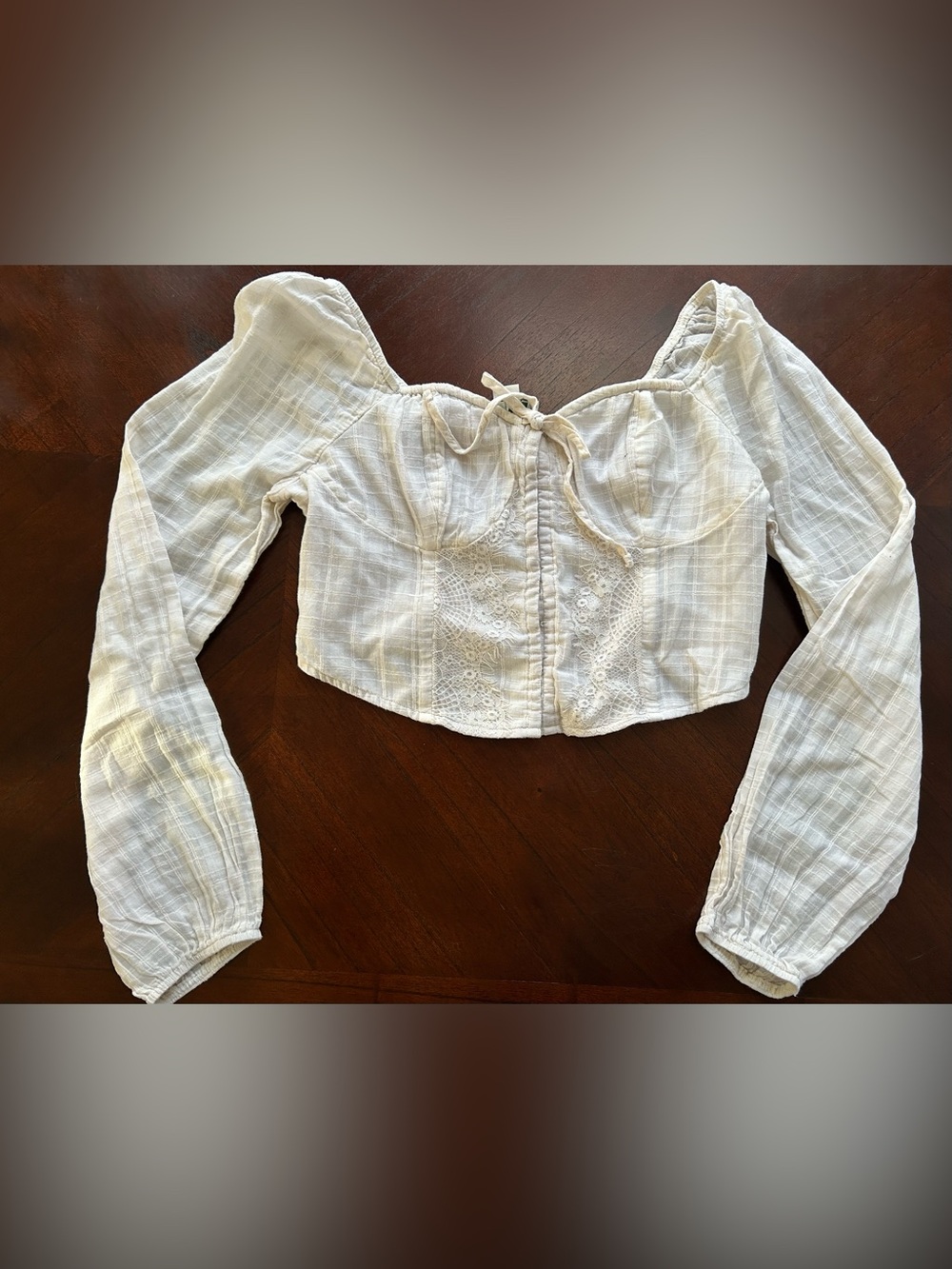 American Eagle Outfitters White Eyelet Tie-Front Long Sleeve Crop Top size M